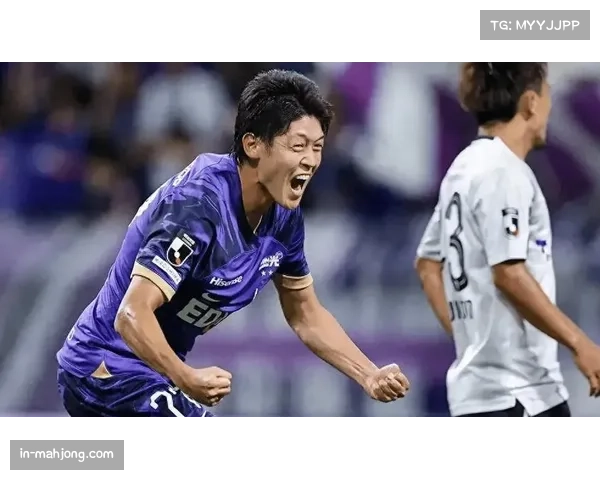 广岛三箭后卫荒木隼人防守稳健 助球队多次零封